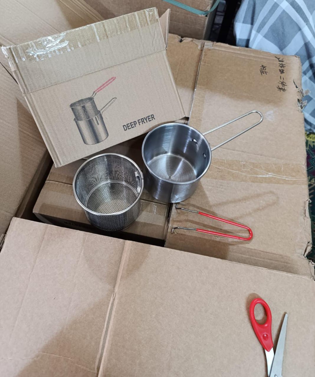 Deep Frying Pot with Strainer Basket – 1200ml Stainless Steel Oil Fryer Pot with Box Packing - Image 4